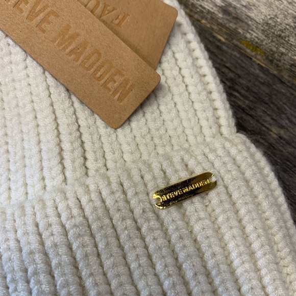 Steve Madden | NWT Ivory Toque w Pompom - Picture 2 of 5